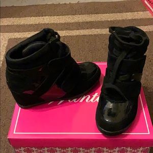 Black closed toe wedge